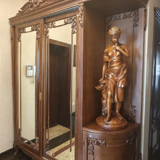 Шкаф из натурального дерева