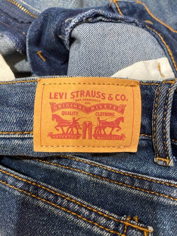 Женские джинсы Levi’s размер 152 4