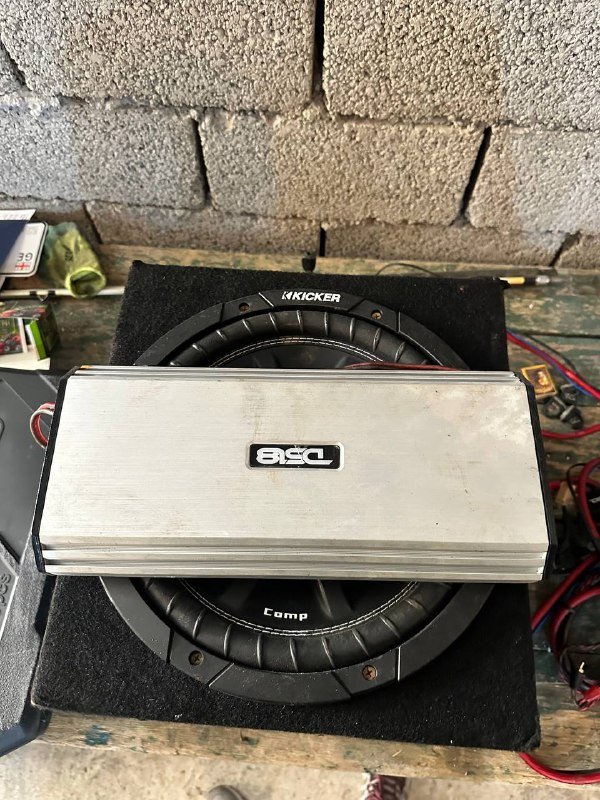 Автомобильный сабвуфер Kicker с усилителем DS18 2
