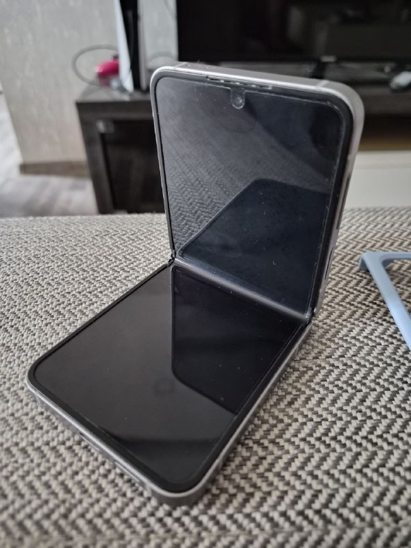 Телефон Samsung Z Flip 6 256GB серый