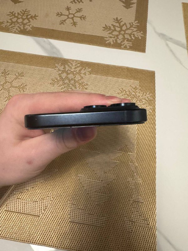 IPhone 15 pro max 256гб с чехлом и зарядкой 3