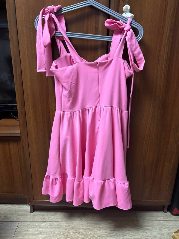 Розовое платье Etika Fashion, Чёрное платье с цветами, Серебристый верх FB Sister, Красная кожаная куртка Ashley Brooke, Чёрная блузка H&M, Фиолетовое перламутровое платье, Тёмно-синее платье CO, Чёрная дутая куртка 3