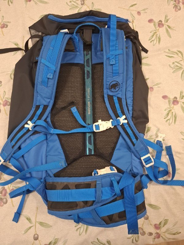 Палатка The North Face Homestead Domey 3, Рюкзак Mammut Trion Light 38+L, Рюкзак High Peak Kilimanjaro 50, Спальный мешок High Peak Hyperion I M, Трекинговые палки Rover 5