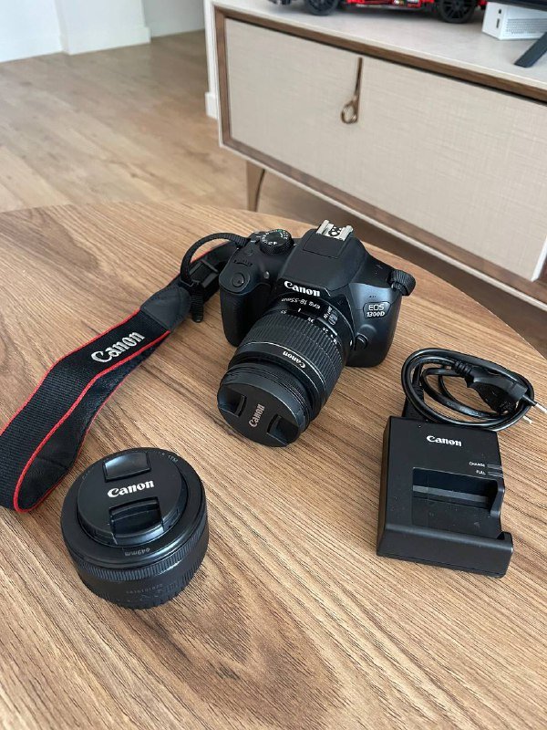 Фотоаппарат Canon EOS 1300D с объективами и аксессуарами
