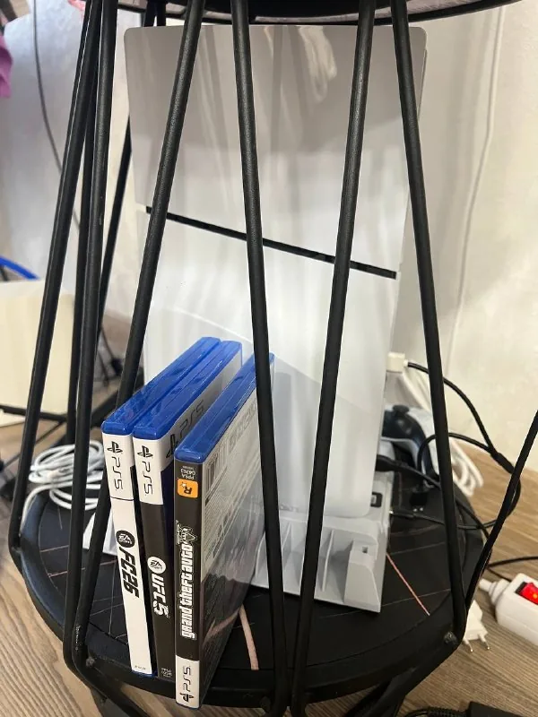 PlayStation 5, controllers, games, charging stand 1