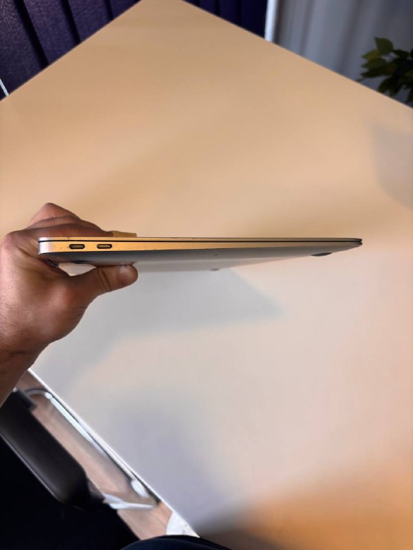 MacBook Air 2018, Intel i5 8/256GB 4
