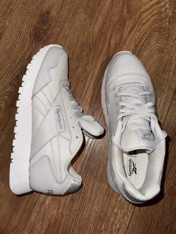 Оригинальные женские кроссовки Reebok размер 37,5