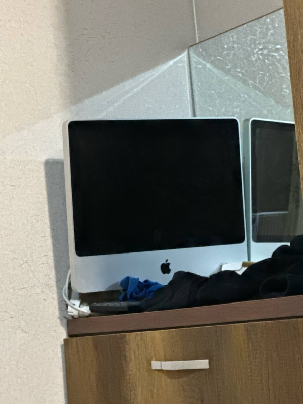 iMac in working condition, price negotiable