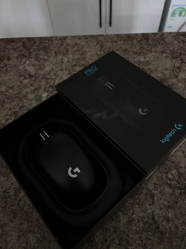 Монитор BenQ EX2710S, мышка Logitech G Pro X Superlight, вебкамера Elgato Facecam MK2, коврик Razer Gigantus V2 1