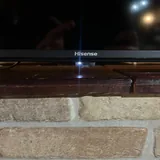 Стол и 4 стула, телевизор Hisense 3