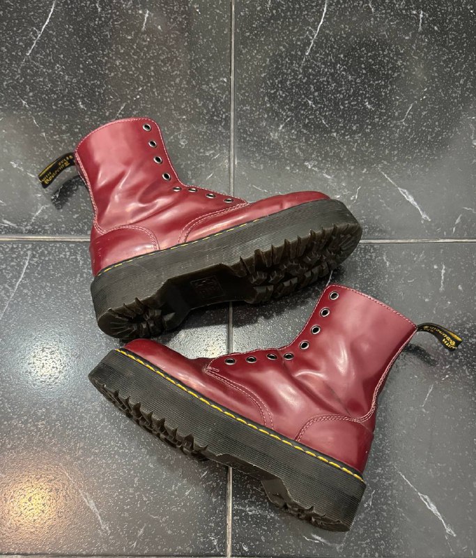 Ботинки Dr. Martines Cherry Red, размер 39 2