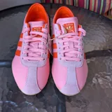 Женские кроссовки Adidas Tokyo 2