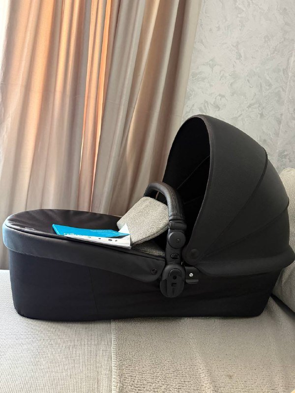 Коляска Mima с люлькой, прогулочной частью, дождевиком, москитной сеткой 3