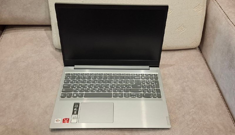 Кресло, кальян, ноутбук Lenovo IdeaPad, микроволновка Samsung, рабочие столы 3