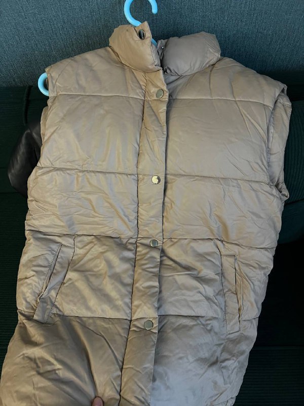 Барное кресло, Пиджак черный, Топ кожаный, Белая кофточка, Штаны белые, Красное платье, Жилетка эко кожа, Платье черное 8