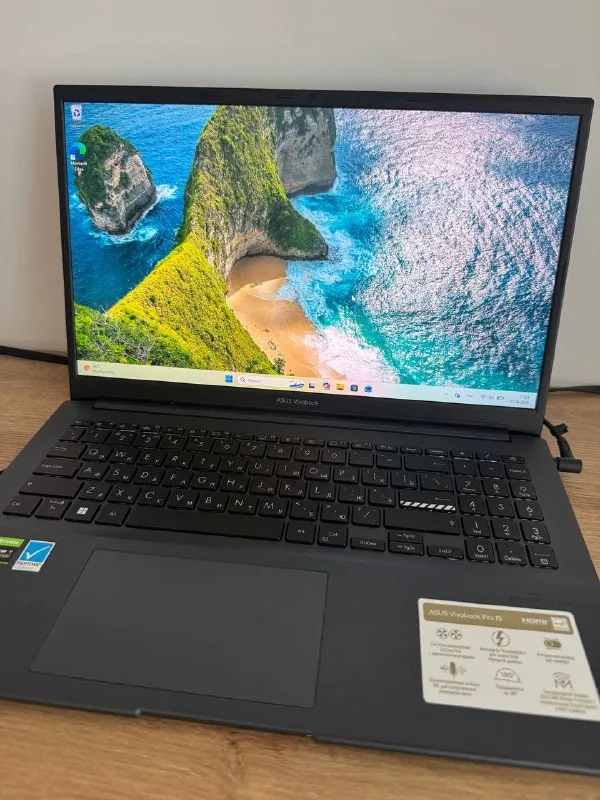 ASUS Vivobook Pro 15 OLED 1