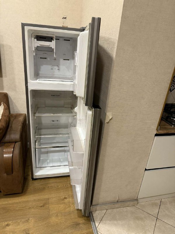 Холодильник, комод, диван, кресла, шкаф, кровати 2