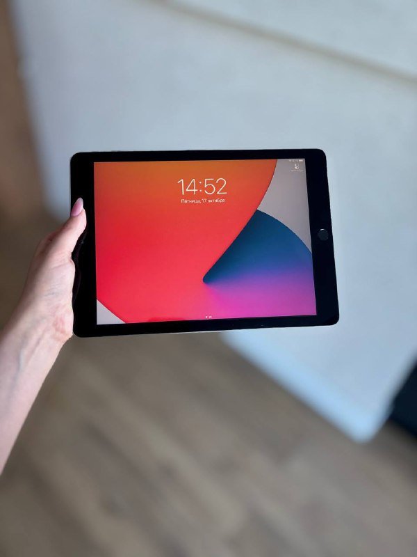 iPhone 16 128 GB, AirPods Pro 2, iPad 5 поколения 4