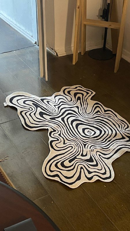 Офисный стул, ковер, лампы, массажер, фотоаппарат, зеркало, цветы в горшках 8