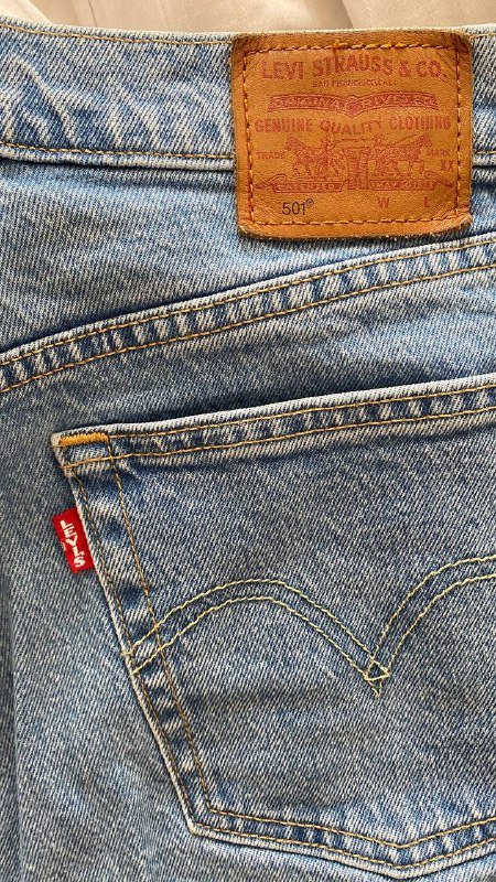 Кофточка Massimo dutty, Джинсы Zara, Батальоны Эконика, Джинсы Levis, Шуба натуральный мех 6