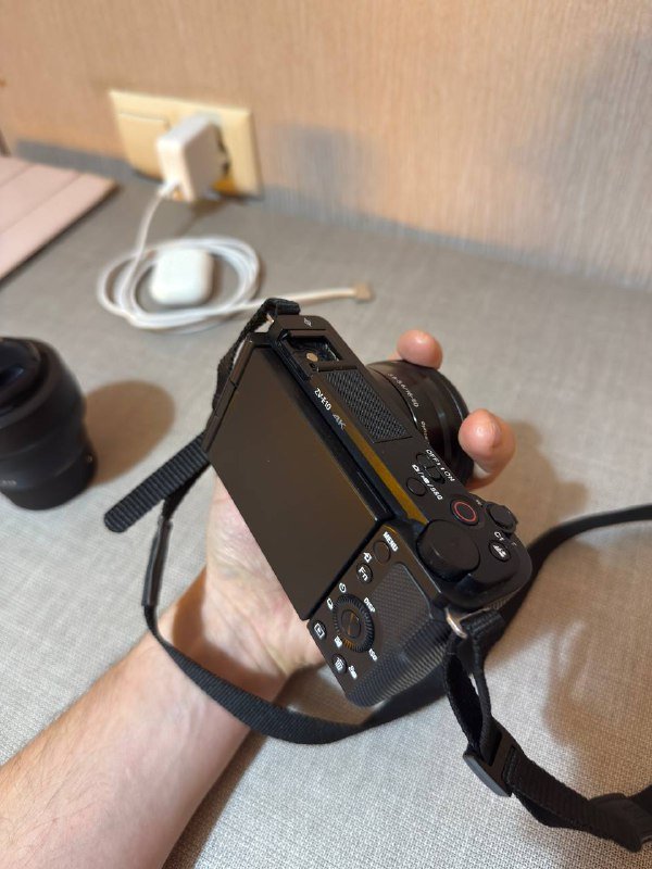 Камера Sony ZV-E10, объектив Sigma 30mm f/1.4 DC DN Sony E 2