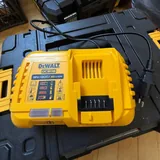 Зарядное устройство Dewalt DCB118 1