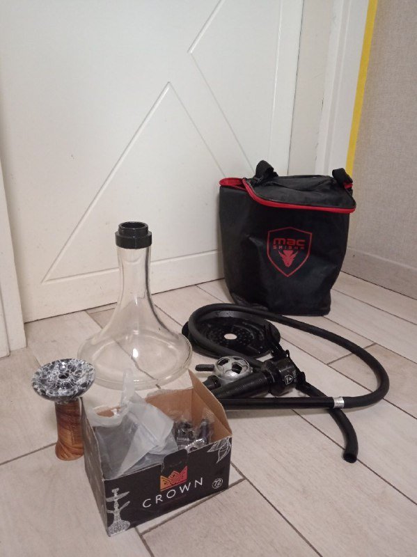 Кальян с остатками угля и одноразовых мундштуков