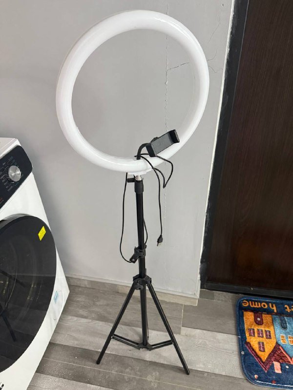 зеркало с подсветкой, вешалка напольная, лампа кольцевая, столик кофейный, куртка мужская Nike 3