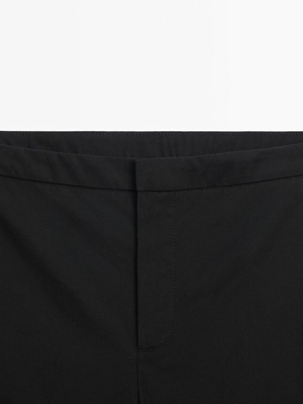 Фиолетовый хлопковый лонгслив COS, белая футболка Zara Home, черные брюки Massimo Dutti 8