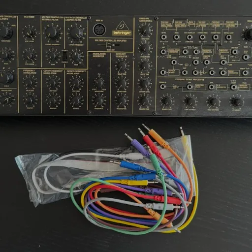 Синт Behringer K-2, микшер Behringer Xenyx, саундбар Samsung Q800D