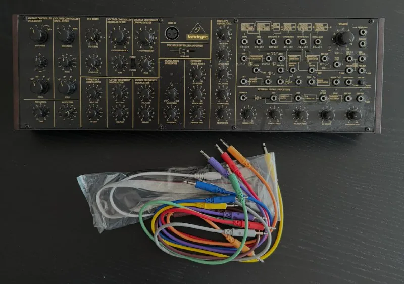 Синт Behringer K-2, микшер Behringer Xenyx, саундбар Samsung Q800D 1
