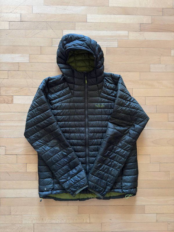 Кроссовки Nike Air Max 97, свитер Uniqlo, пуховик Rab Microlight 3