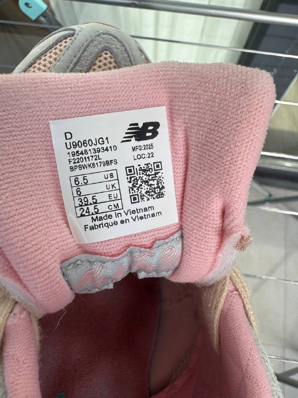 Новые кроссовки 4