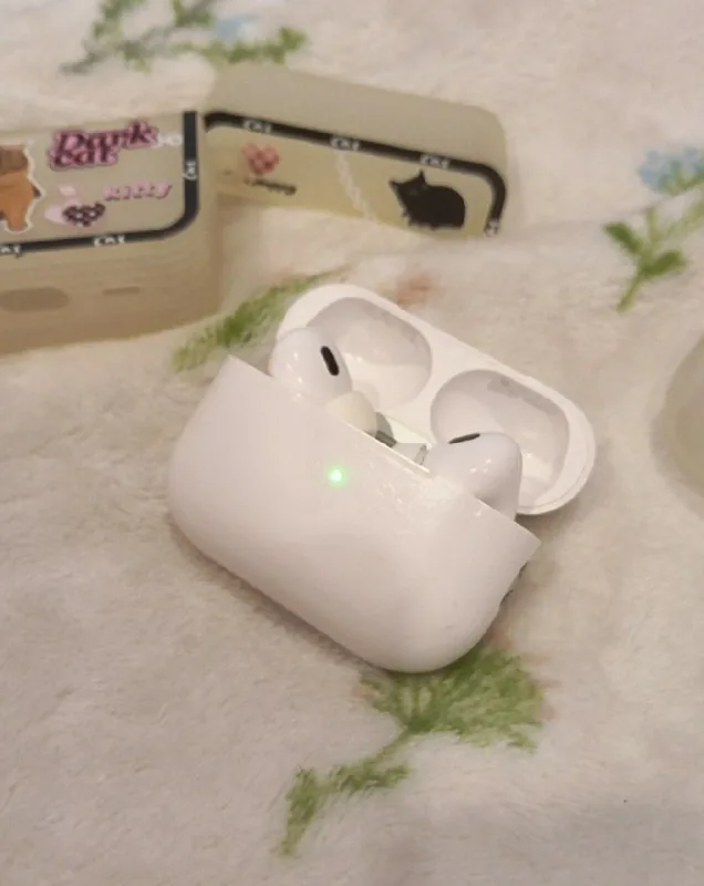 Беспроводные наушники AirPods (реплика) с чехлами 1