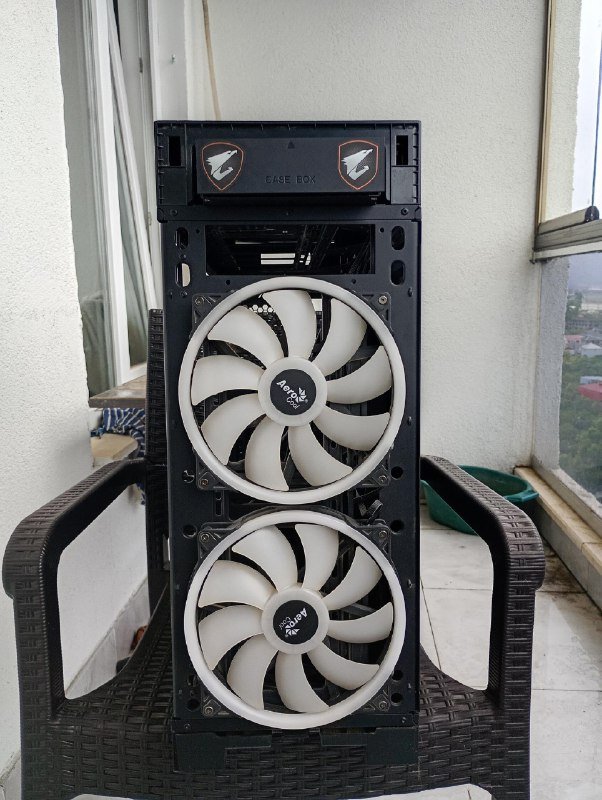 Full Tower корпус для компьютера Thermaltake Core V71 с вентиляторами и контроллером 2