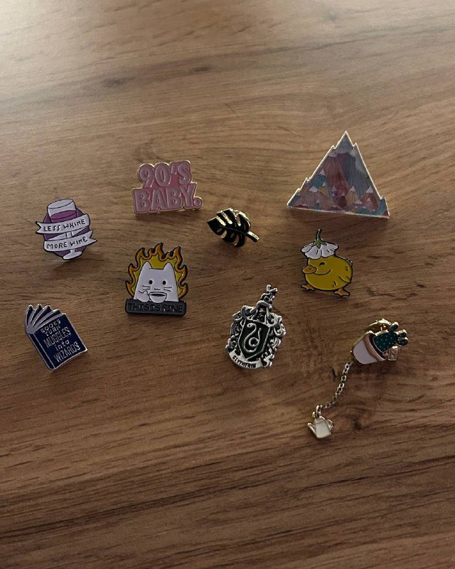 значки, броши, набор значков