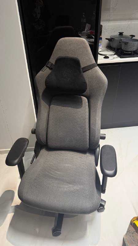 Кресло Razer Iskur V2 fabric, Руль и педали Logitech G923 3