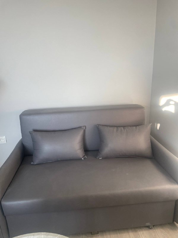 Компактный раскладной диван с базой