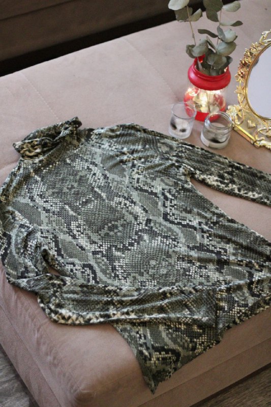 Водолазка H&M змеиный принт, размер S