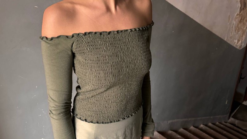 Рубашка, кроссовки, юбка, плащ, свитер, куртка, лонгслив 10