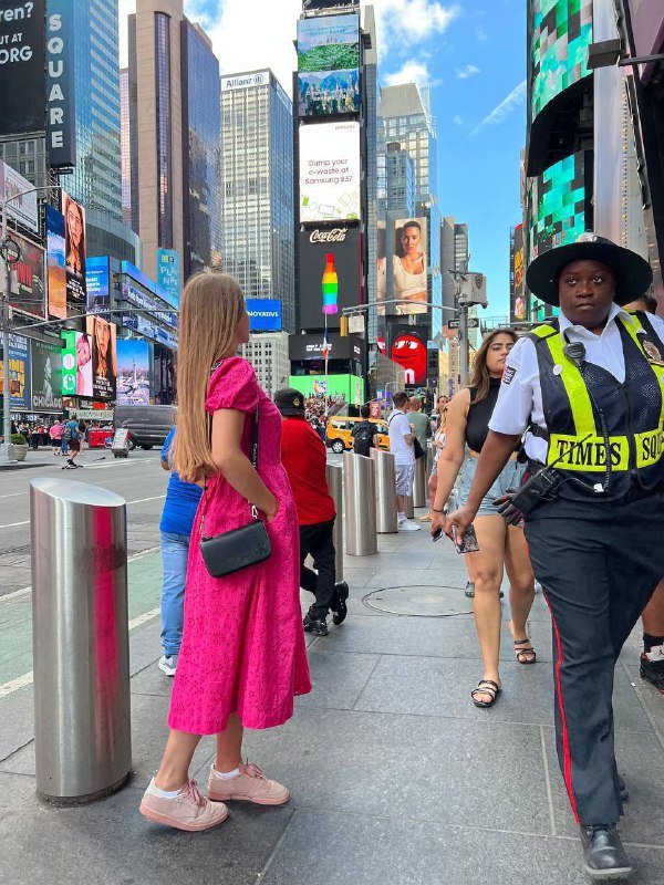 Брючный костюм, платья, леггинсы, юбка, коралки, лаки для ногтей, плойка 2