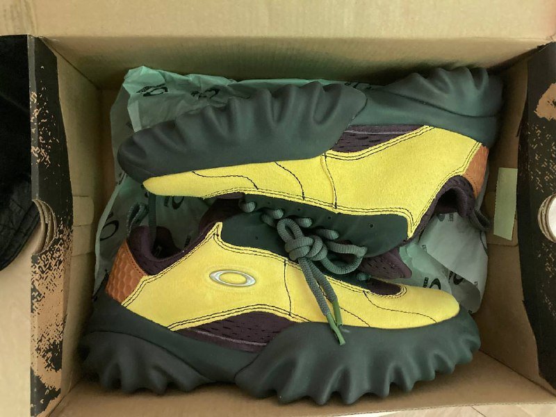 кроссовки Oakley, свитер из альпаки, комбез Nike, штаны