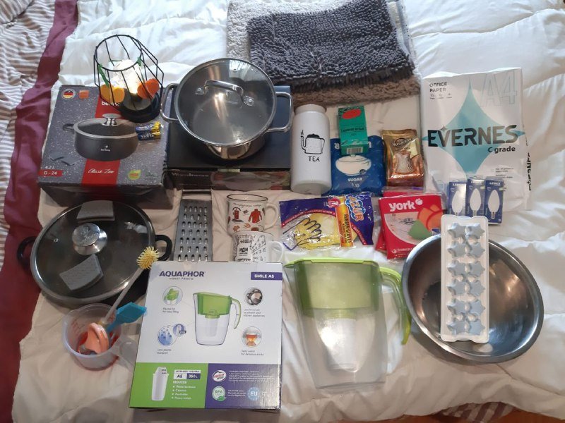 Кастрюли, кувшин Аквафор, светильник, кухонные принадлежности, коврики