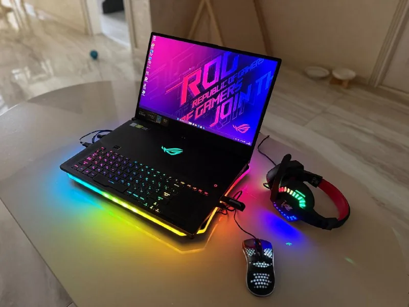 ASUS ROG Zephyrus S GX701, наушники, мышка, коврик 1