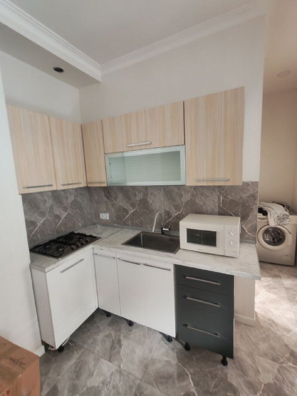 Кухонная мебель с плитой и раковиной