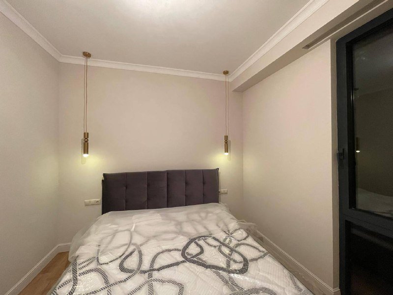 Двуспальная кровать 180×200 с матрасом 3