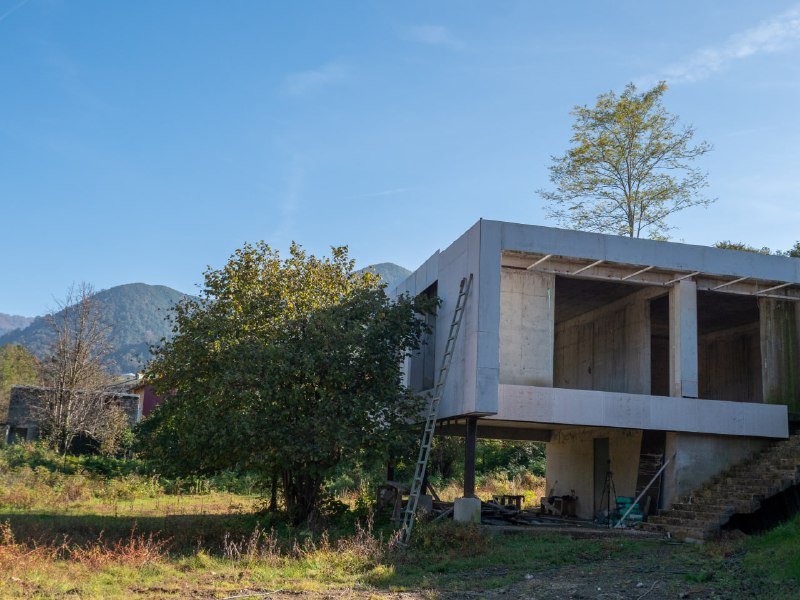 Монолитный дом и участок в Орта Батуми 3