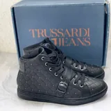 Кроссовки Trussardi, джинсы Armani Exchange, кардиган Zara, ремень Michael Kors, шапка H&M, кепка Guess 2