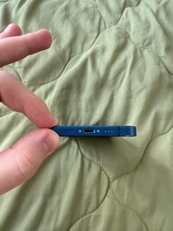 Продам iPhone 12 3