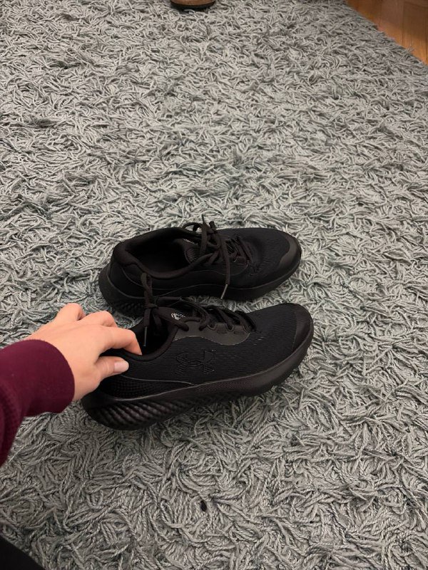 Кроссовки, кеды, туфли черные и белые женские 37 размер